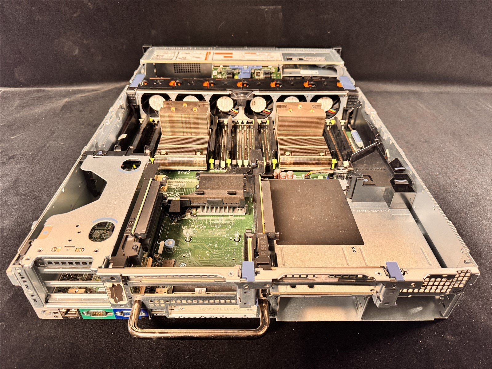 DELL POWEREDGE R730 8SFF 1x 6 CORE E5-2609V3 1.9GHz 2x PSU H730 NO RAM NO HDD