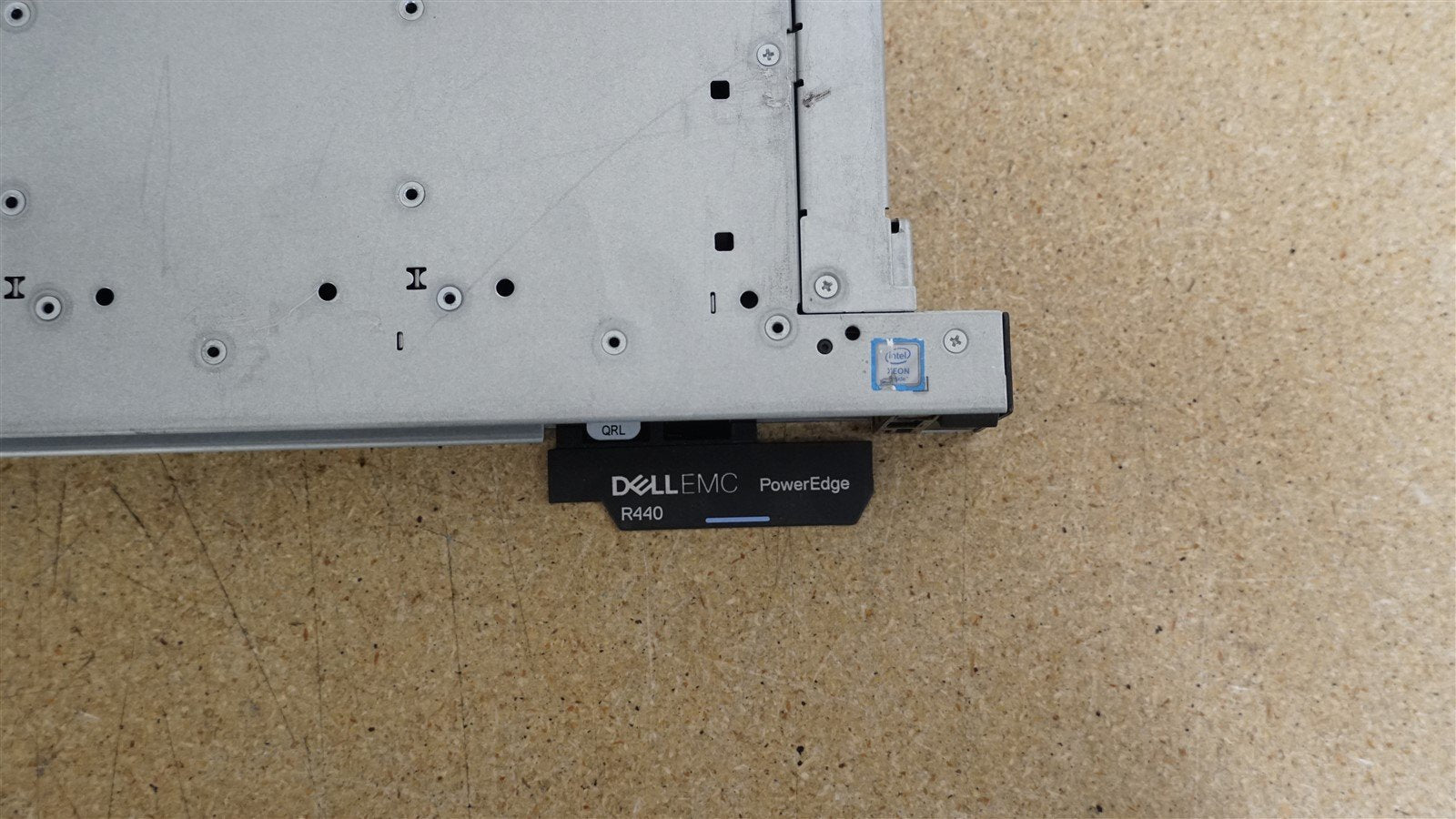 DELL POWEREDGE R440 8SFF 1x 8 CORE SILVER 4215R 3.2GHz 128GB RAM H750 NO HDD