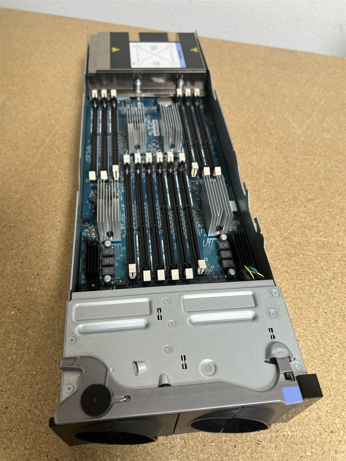 LENOVO SYSTEM X3850 X6 4SFF SERVER 4x 12C E7-4860V2 2.6GHz 32GB RAM 2x 2TB SSD