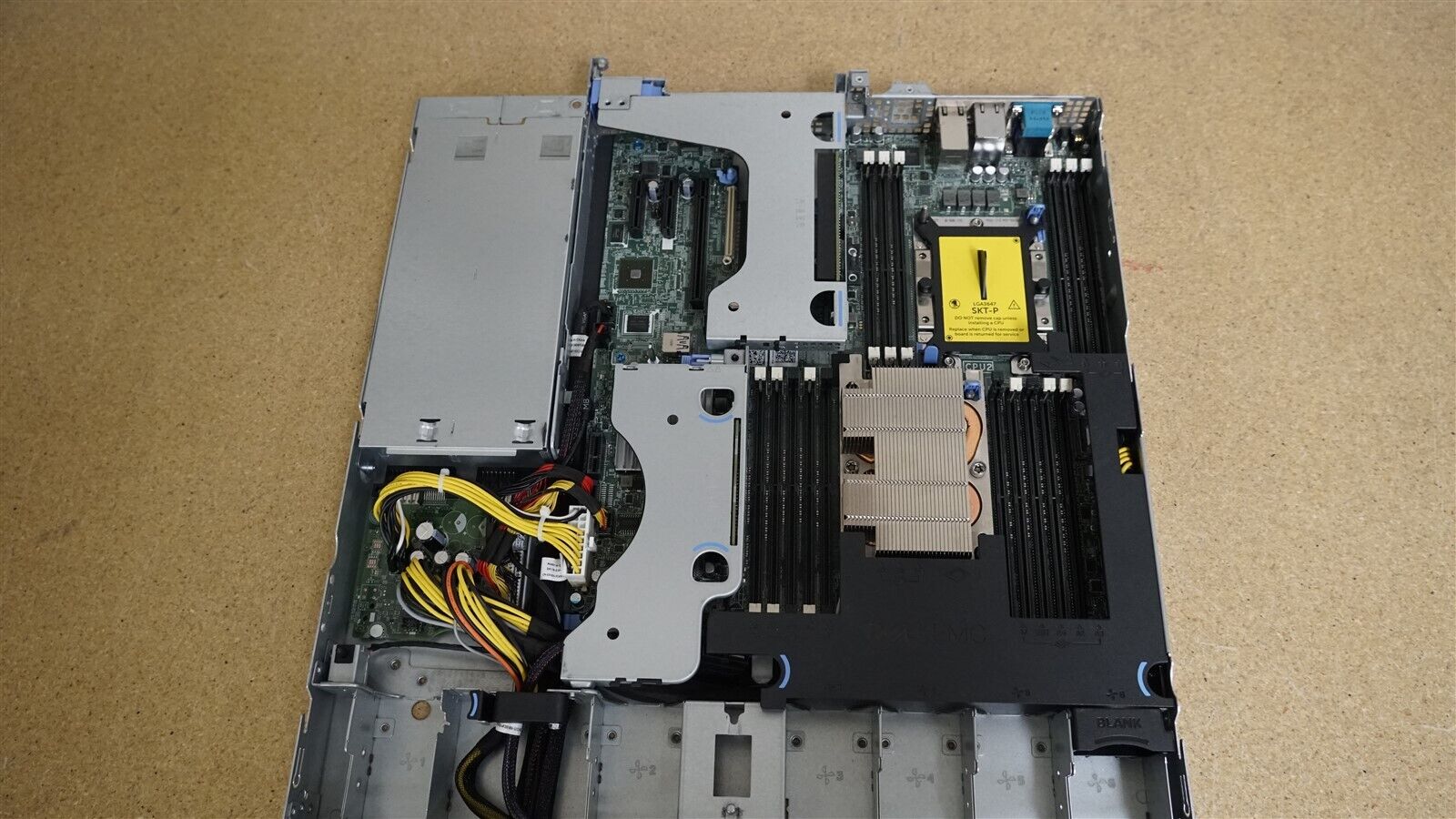 DELL POWEREDGE R440 4LFF SERVER 2x 6C BRONZE 3104 1.7GHz 32GB RAM H330 NO HDD