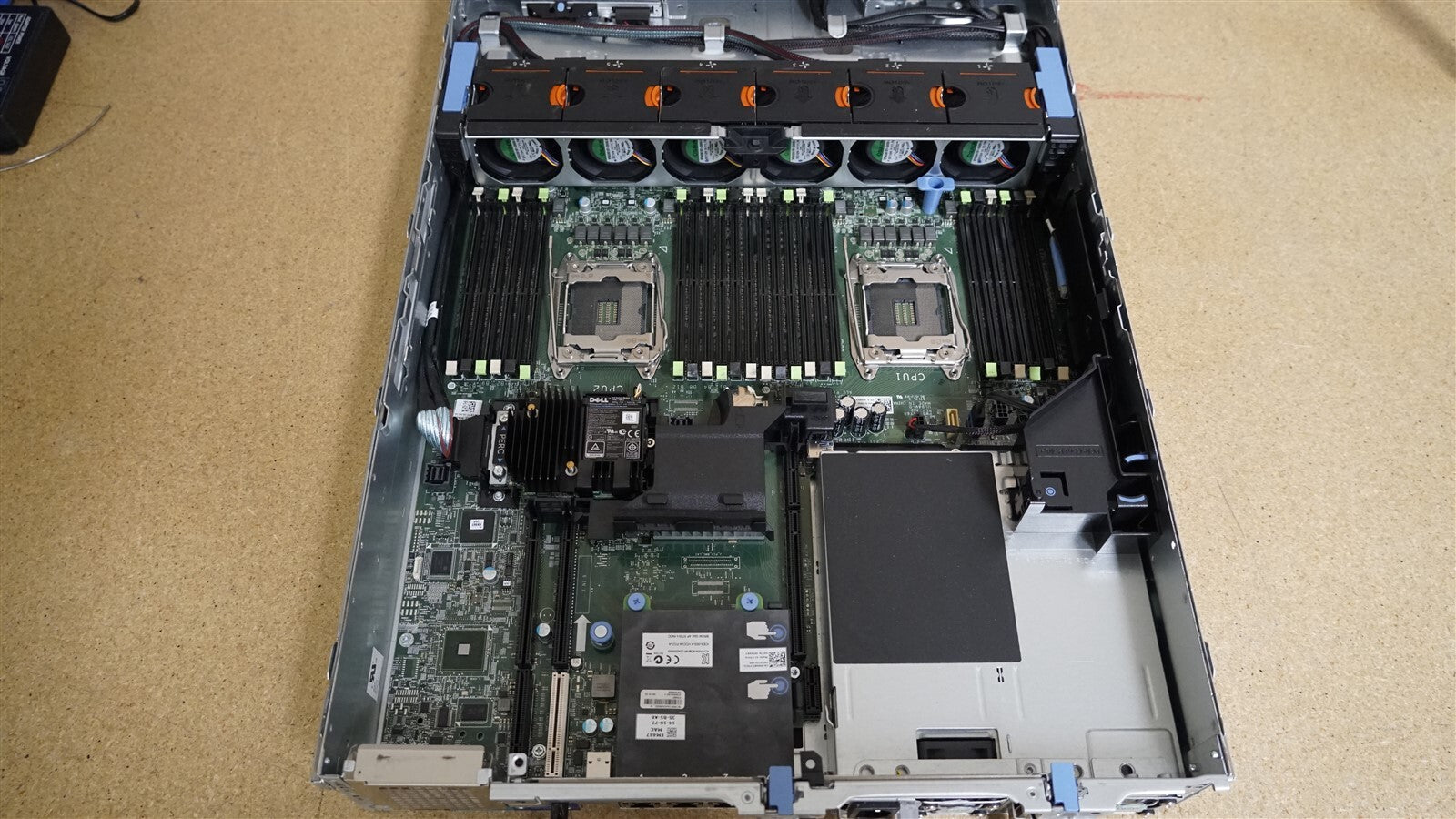 DELL POWEREDGE R730 8LFF 2x 16CORE E5-2698V3 2.3GHz 32GB RAM H730 RAIL NO HDD
