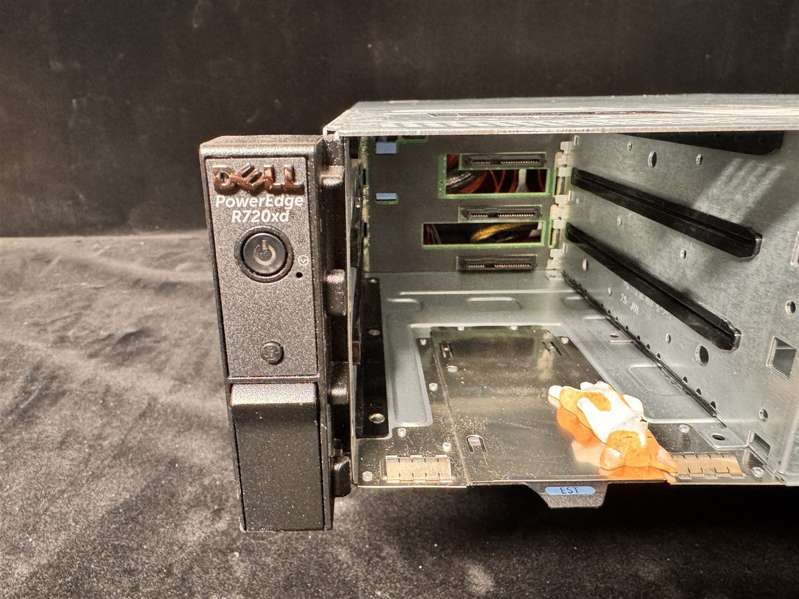 DELL POWEREDGE R720xd 12LFF 2x 6 CORE E5-2620 2.0GHz 64GB RAM 9207-8i NO HDD