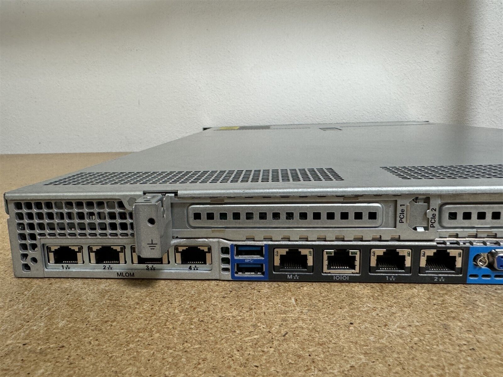 CISCO UCS C220 M4s 8SFF 1x 8 CORE E5-2630v3 2.4GHz 32GB RAM MRAID12G 1x PSU