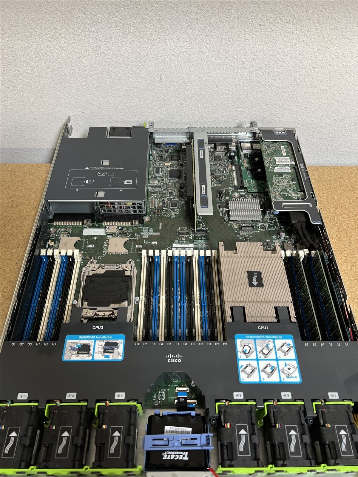 CISCO UCS C220 M4 8SFF 2x 14 CORE E5-2680v4 2.4GHz 32GB RAM NO HDD