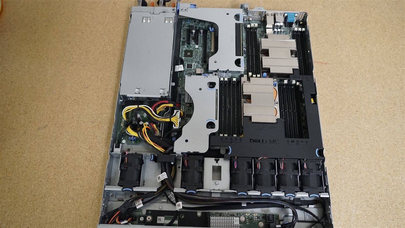 DELL POWEREDGE R440 8SFF SERVER 2x 10C SILVER 4114 2.2GHz 64GB RAM 2x TRAY H730P