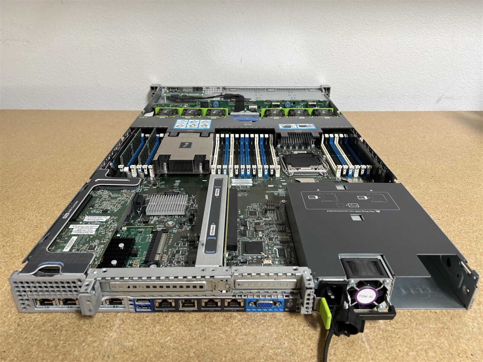 CISCO UCS C220 M4 8SFF 2x 12 CORE E5-2690V3 2.6GHz 128GB RAM 2x 300GB SAS