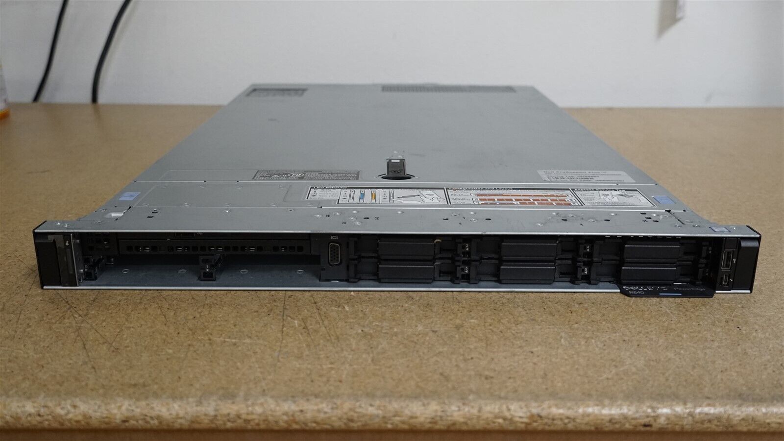 DELL POWEREDGE R640 8SFF 2x 10C SILVER 4210 2.2GHz 32GB RAM 6x 1TB SATA H740P