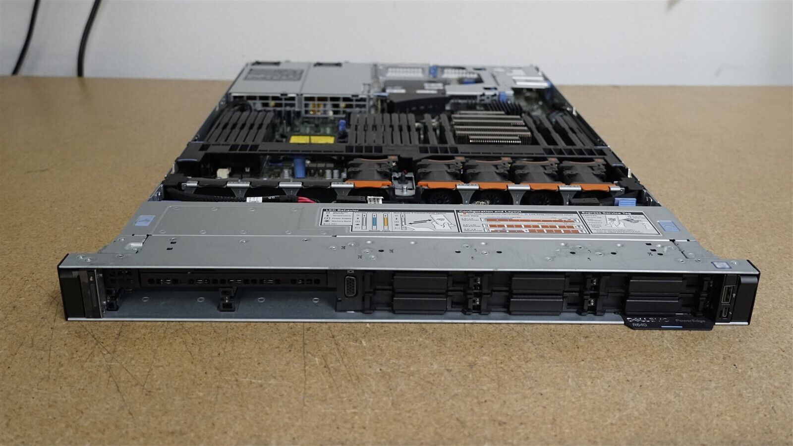 DELL POWEREDGE R640 8SFF 2x 10C SILVER 4210 2.2GHz 32GB RAM 6x 1TB SATA H740P