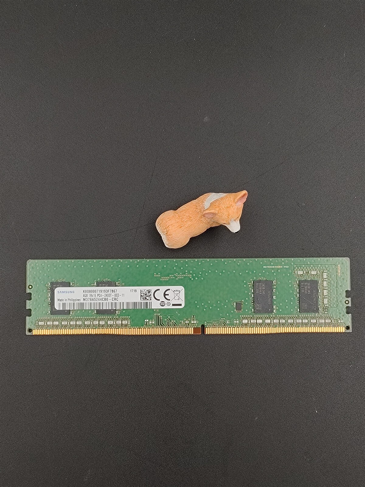LOT OF 2 M378A5244CB0-CRC SAMSUNG 4GB 1Rx16 PC4-2400T DDR4 UDIMM 288PIN MEMORY