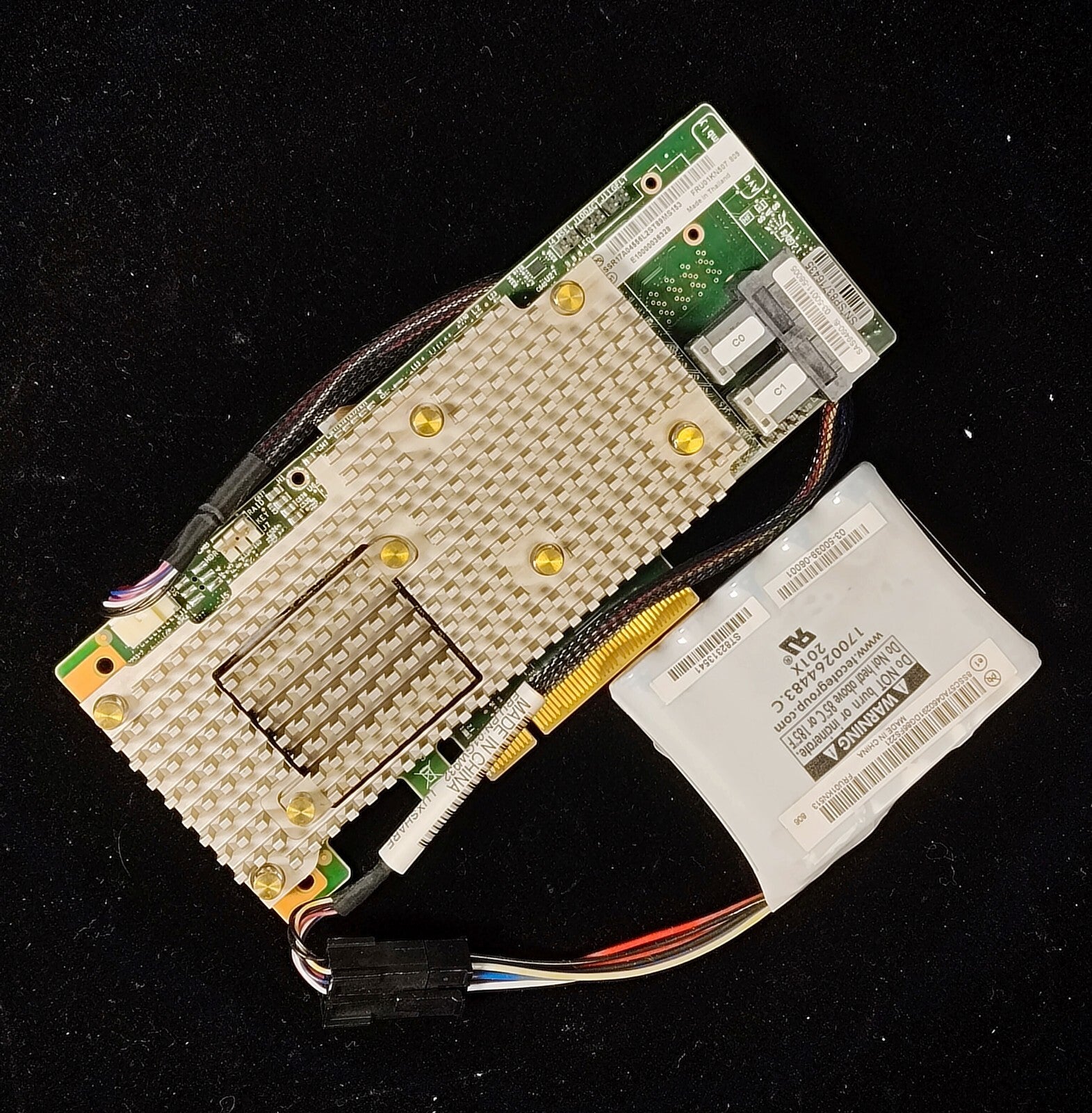 01KN507 LENOVO THINKSYSTEM 930-8i 12GB/s PCIE SATA/SAS RAID CONTROLLER W/BETTERY
