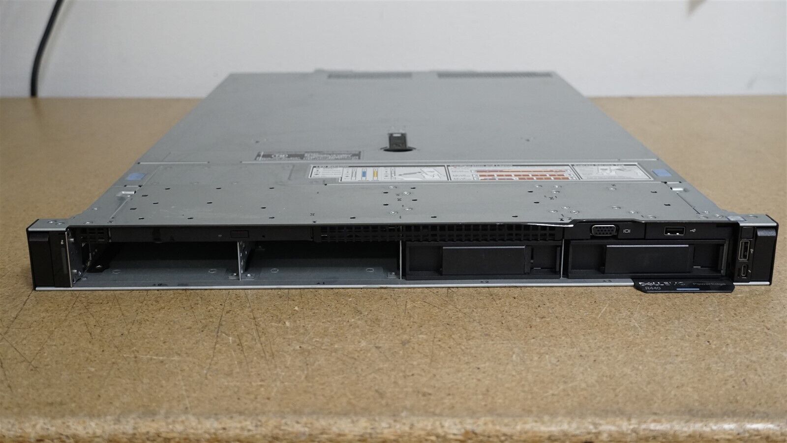 DELL POWEREDGE R440 4LFF BAREBONE SERVER 2x HEATSINKS 2x PSU NO RAM NO HDD