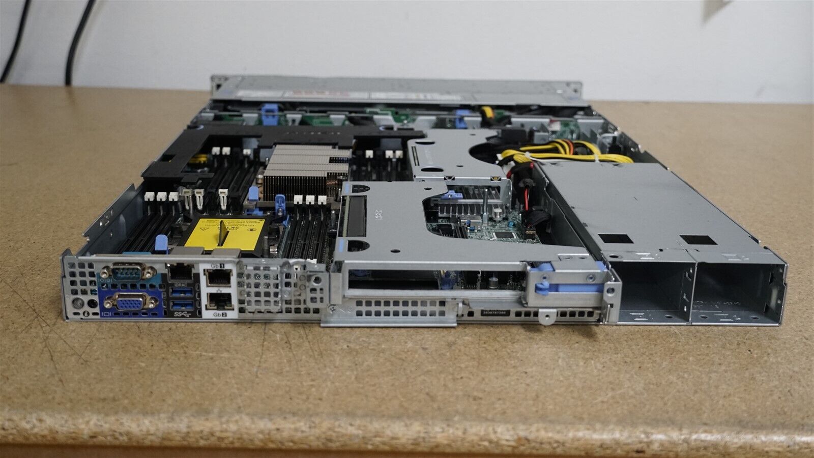 DELL POWEREDGE R440 4LFF SERVER 2x10C SILVER 4208 2.2GHz 128GB RAM H330 NO HDD