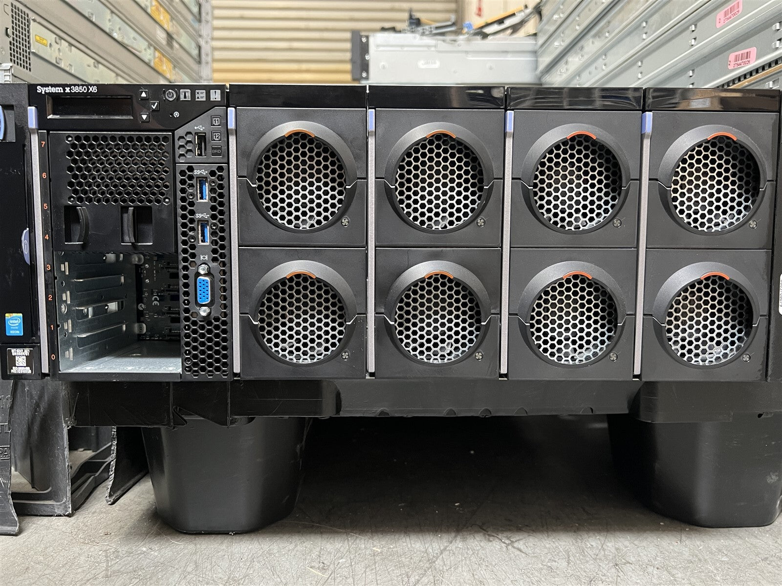 LENOVO SYSTEM X3850 X6 4SFF BAREBONE SERVER 00FN797 00FN822 00YA701 NO RAM HDD