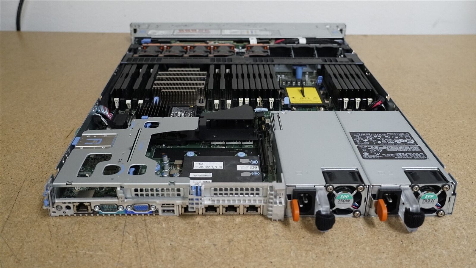 DELL POWEREDGE R640 8SFF 2x 10C SILVER 4210 2.2GHz 32GB RAM 6x 1TB SATA H740P