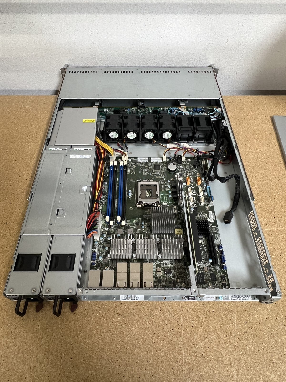 CSE-815 X10SLH-N6-ST031 SUPERMICRO 1U 4LFF QC 1x E3-1270V3 3.5G 32GB 2x 2TB SSD