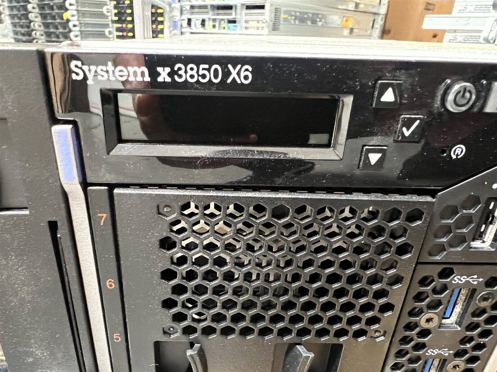 LENOVO SYSTEM X3850 X6 4SFF BAREBONE SERVER NO RAM NO HDD