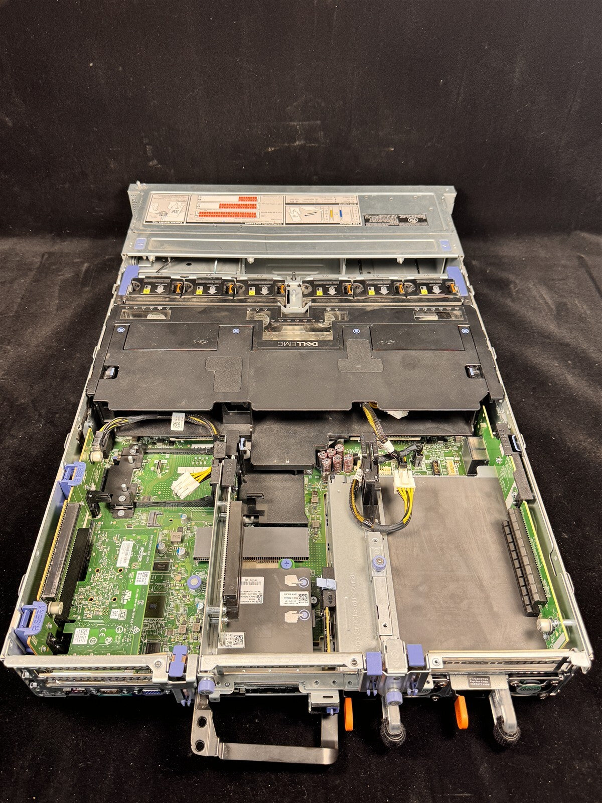 DELL POWEREDGE R740 GPU CHASSIS 2x HS 2x 2000W POWER SUPPORT TO 3 GPU