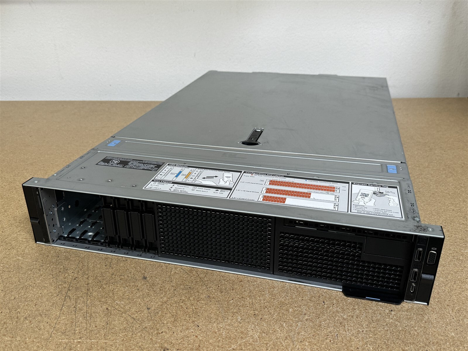 DELL POWEREDGE R740 8SFF 2x 14 CORE GOLD 6132 2.6GHz 64GB RAM 2x TRAY H730P