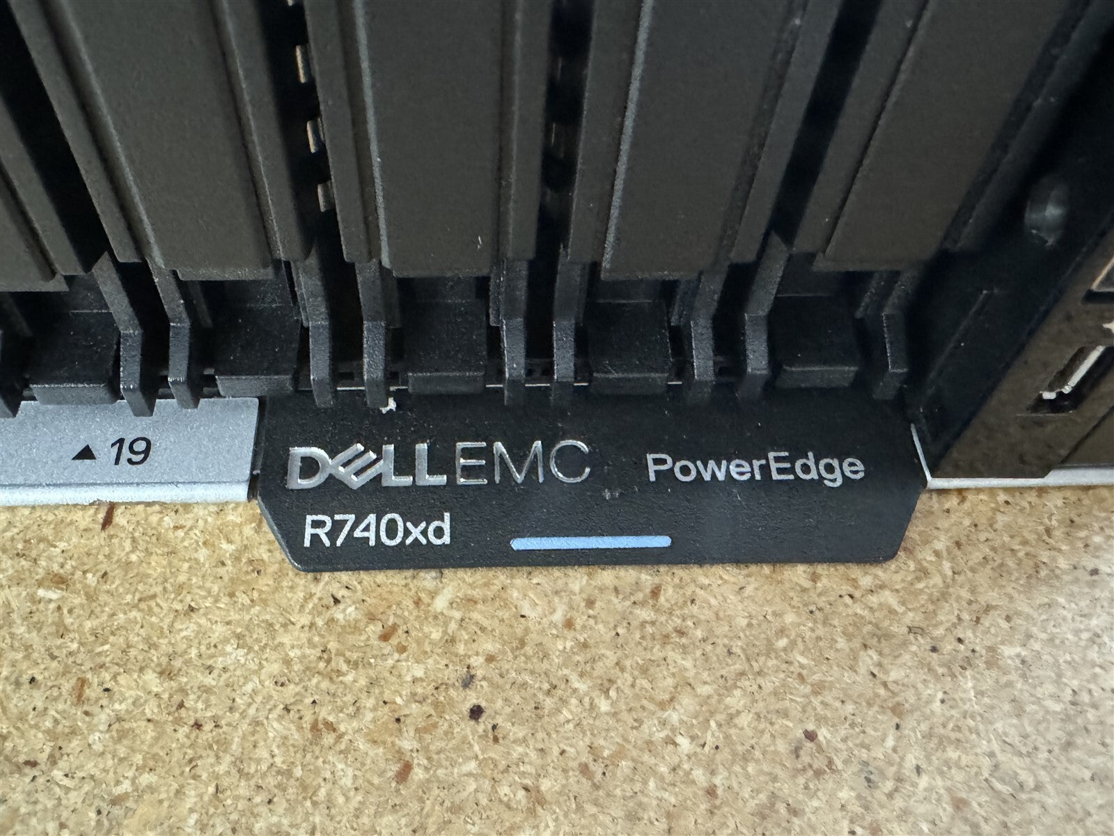 DELL POWEREDGE R740XD 24SFF 2x 28C PLATINUM 8180 2.5GHz 32GB 2x 480GB SSD H730P