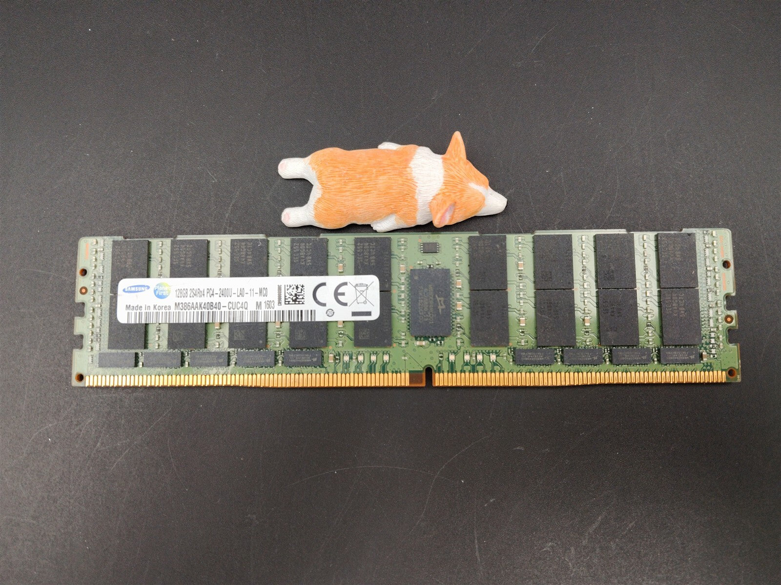 M386AAK40B40-CUC SAMSUNG 128GB 2S4Rx4 PC4-2400U 19200 LRDIMM MEMORY