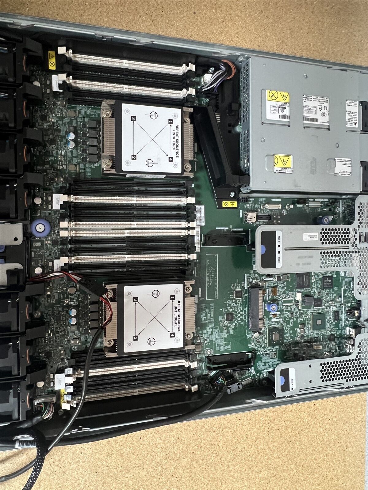 LENOVO SYSTEM X3550 M5 4LFF BAREBONE SERVER 2x HEATSINK 2x POWER SUPPLY