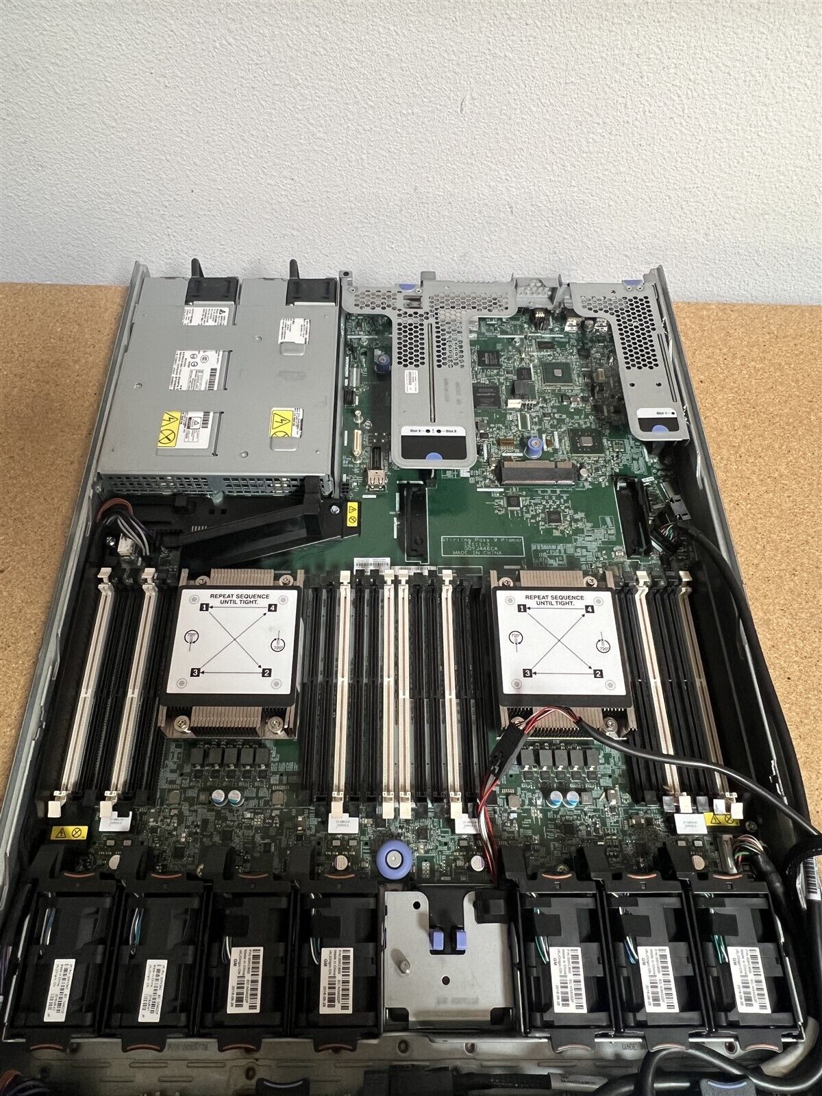 LENOVO SYSTEM X3550 M5 4LFF BAREBONE SERVER 2x HEATSINK 2x POWER SUPPLY