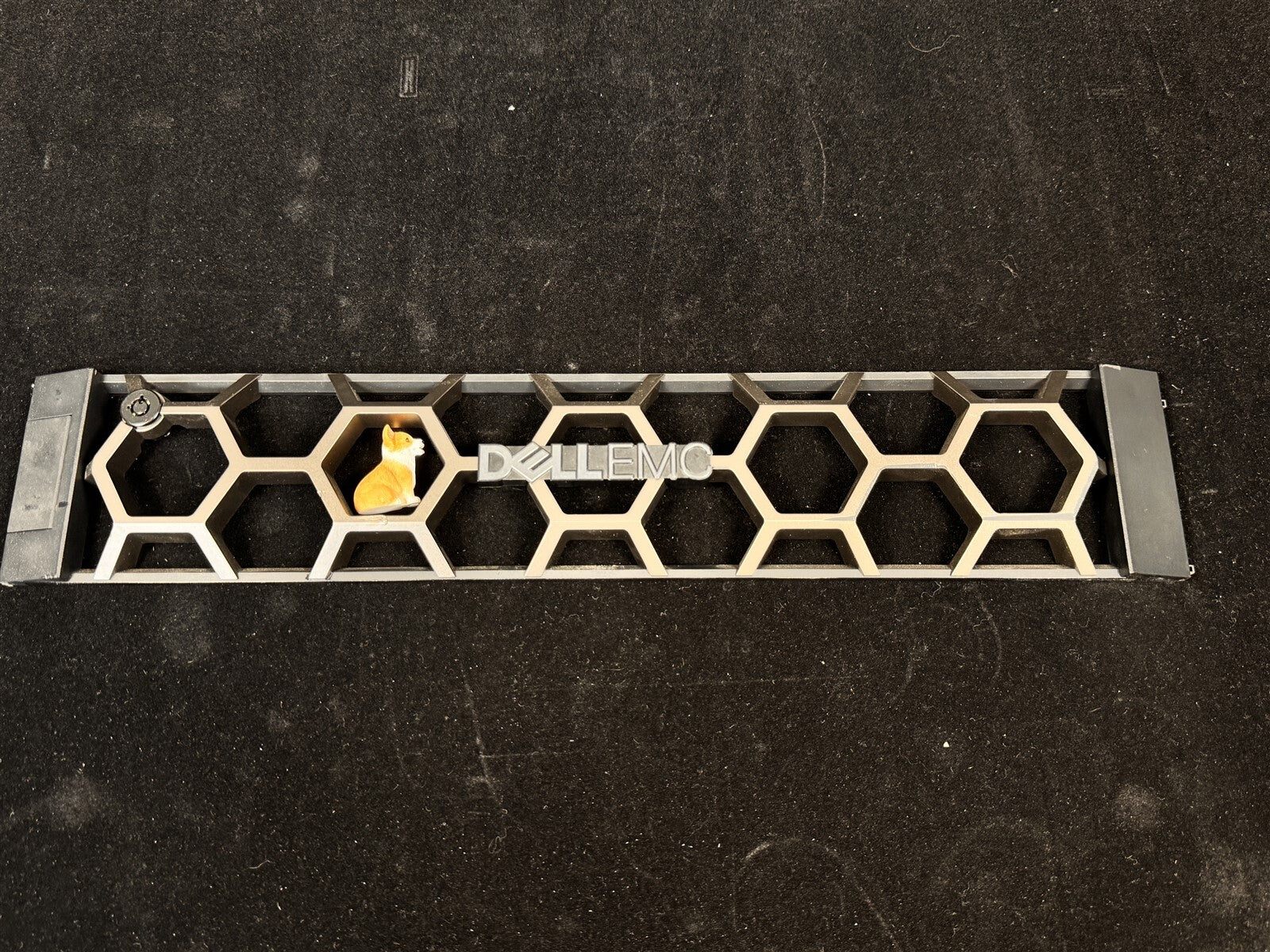 8CW5K DELL EMC POWEREDGE 2U FRONT BEZEL FOR R740 R740XD R540