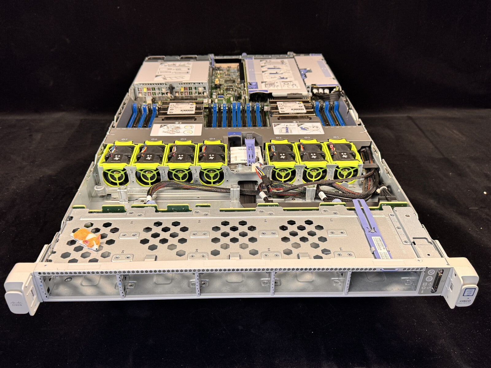 CISCO UCS C220 M5 10SFF SERVER 2x 8 CORE SILVER 4110 2.1GHz 32GB RAM NO HDD