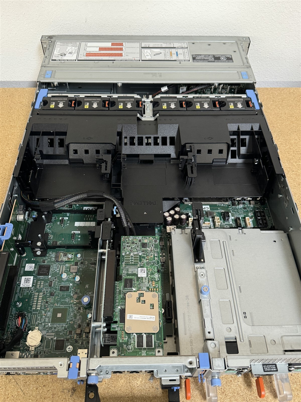 DELL POWEREDGE R740XD 24SFF 2x 24C PLATINUM 8168 2.7GHz 256GB 2x 2TB SSD H740P