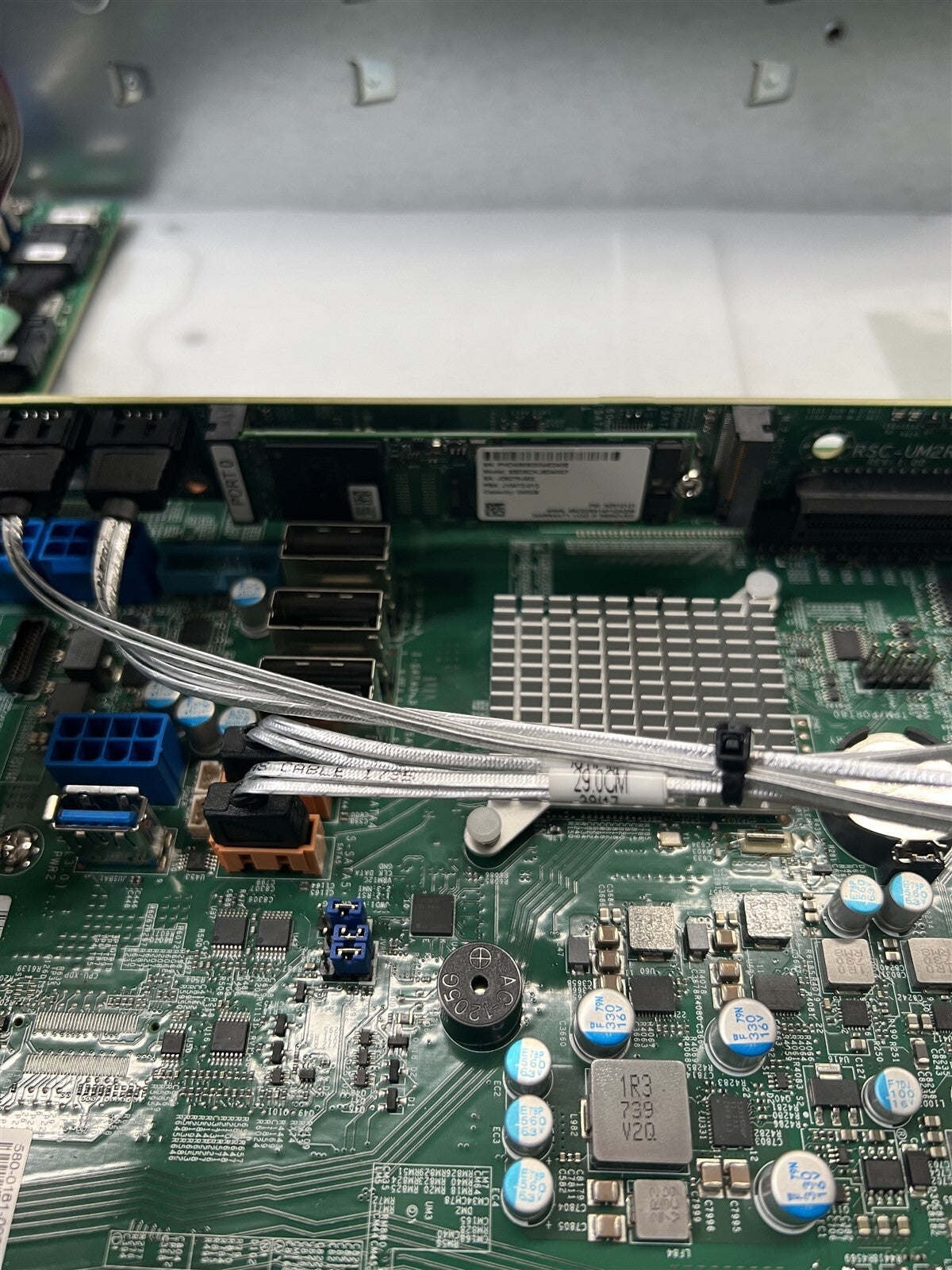 NXS2U1NL12G600 NUTANIX 2U 12LFF SERVER 2x8C 4108 1.8GHz 192GB 2x240GB SSD S3008L