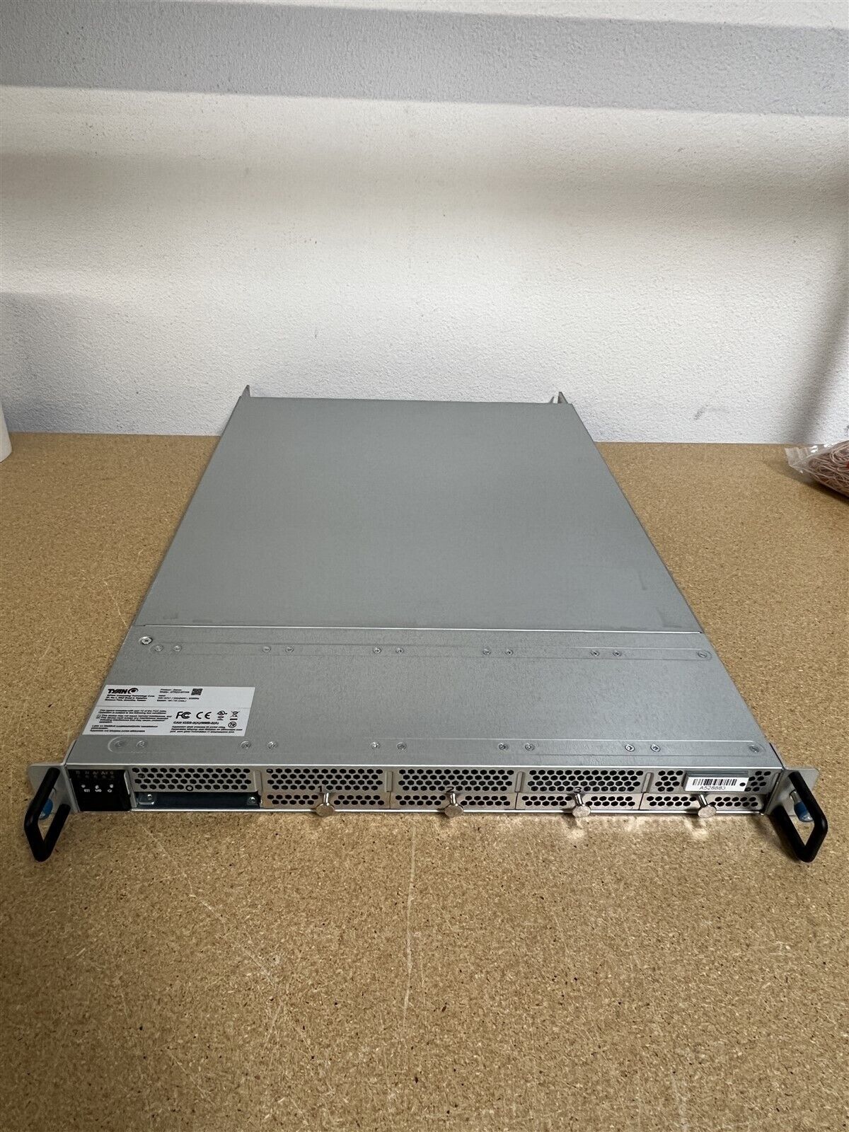 TYAN GT62DB7106 1U SERVER 2x XEON SCALABLE 2ND GEN 12x RAM SLOT 2x 25 8x 35