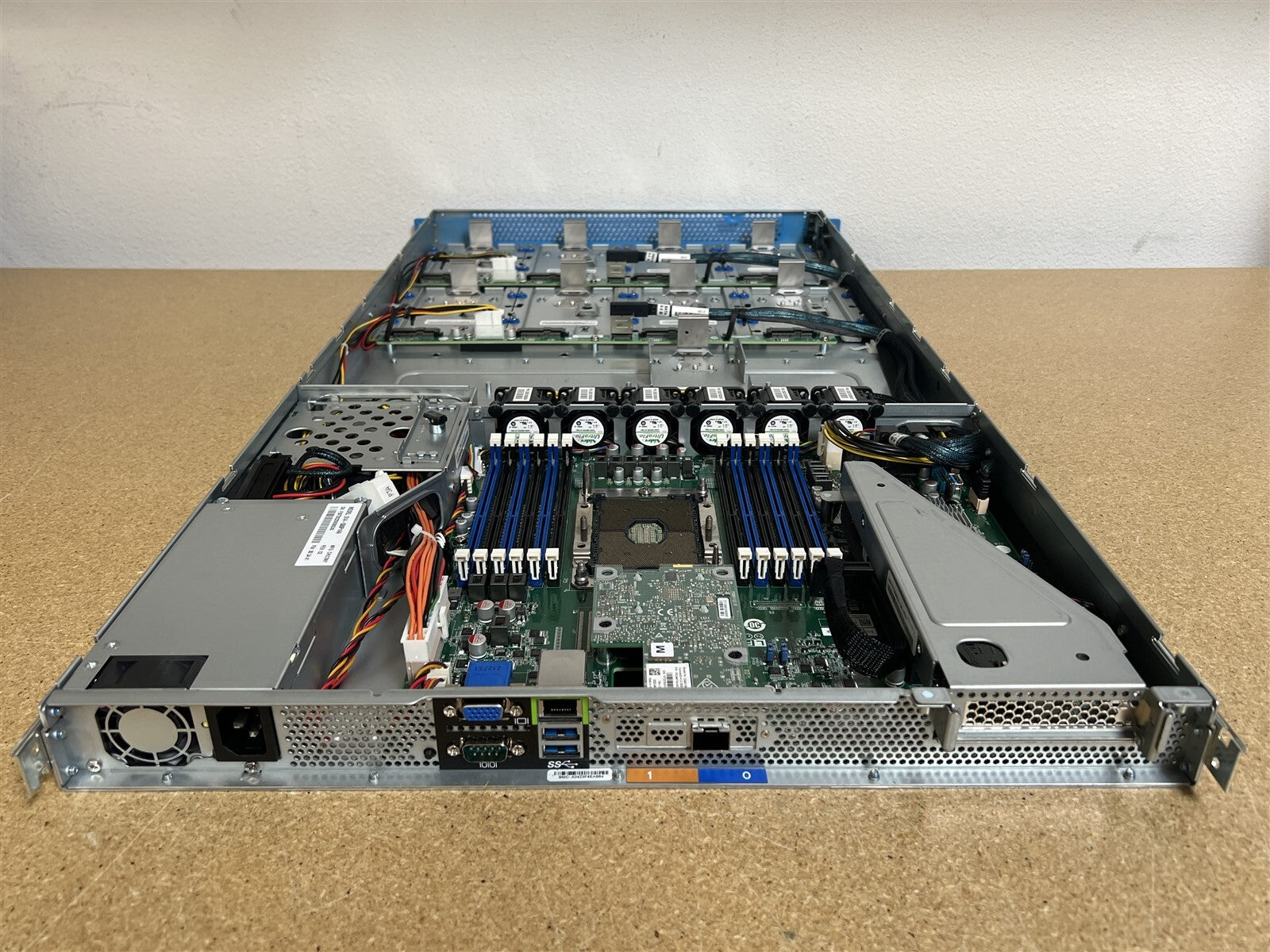 TYAN GT86C-B5630 1U SERVER 1x XEON SCALABLE 2ND GEN 12x RAM SLOT 2x 2.5 8x 3.5"
